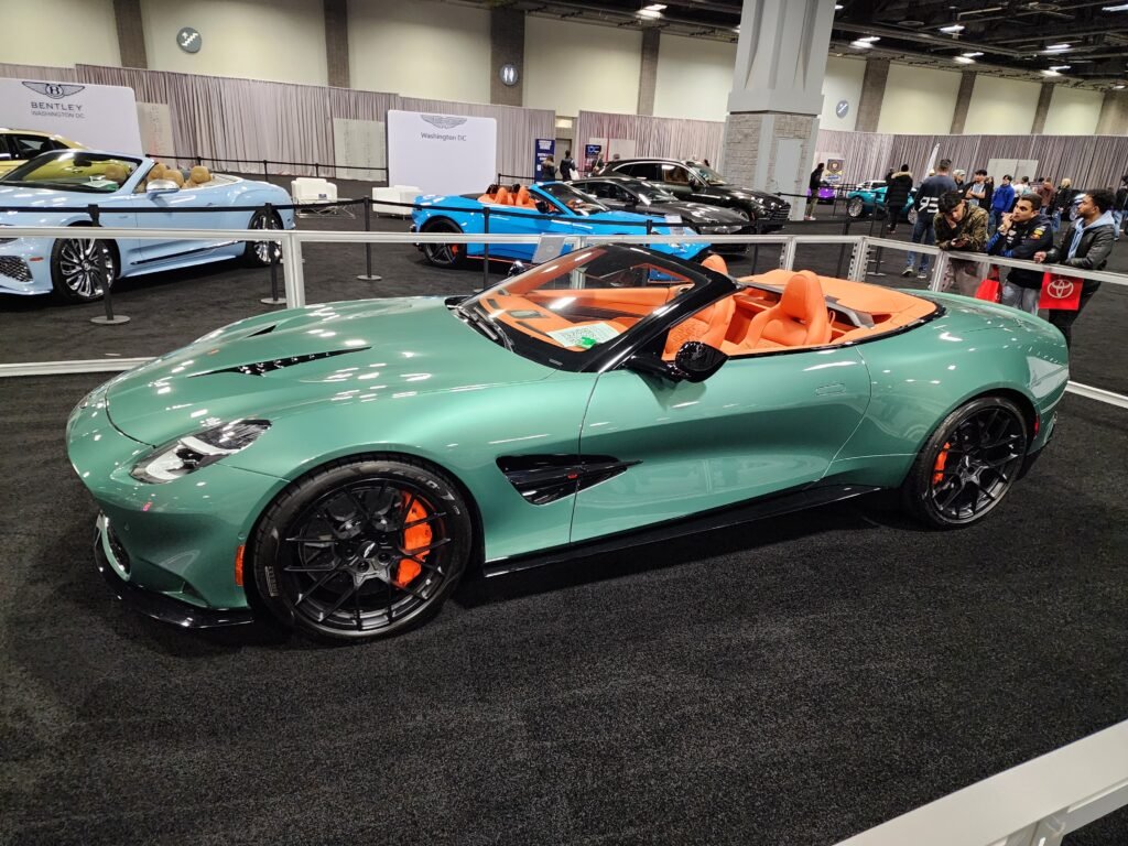 car that is teal
